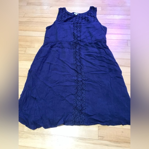 Kismet Elegant Navy Blue Sleeveless Dress - Picture 3 of 14